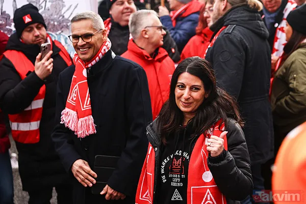 Alman otomotiv devi Volkswagen iflasın eşiğinde! Çalışanlar isyanda: Tabutunu kaldırdılar - 23