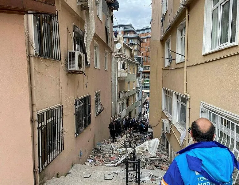 Üsküdar’da binada patlama! Yaralılar var