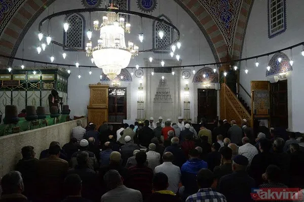 Kur'an-ı Kerim'de "Bin aydan daha hayırlı" olduğu bildirilen Kadir Gecesi tüm yurtta dualarla idrak edildi - 13