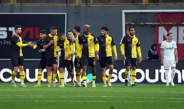 İstanbulspor evinde Kasımpaşapor'u geriden gelerek yendi-5