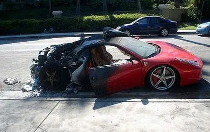 Ferrari laneti sürüyor