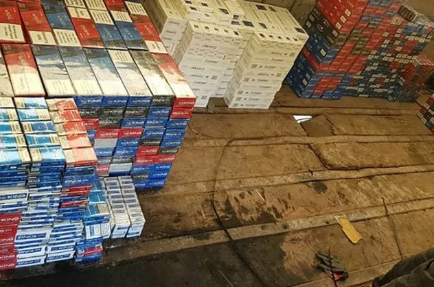 Tokat’ın Erbaa ilçesinde valizin içinden 1710 paket kaçak sigara çıktı