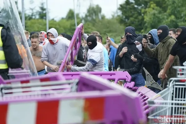 İngiltere karıştı: Aşırı sağcılar sokakları ateşe verdi, dükkanları yağmaladı! 92 kişi gözaltında - 14