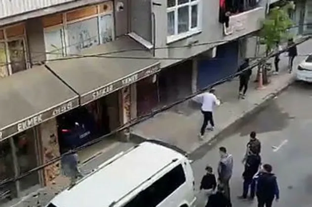 Camdan sarkarak sosyal medyada yayın yaparken fırına girdi