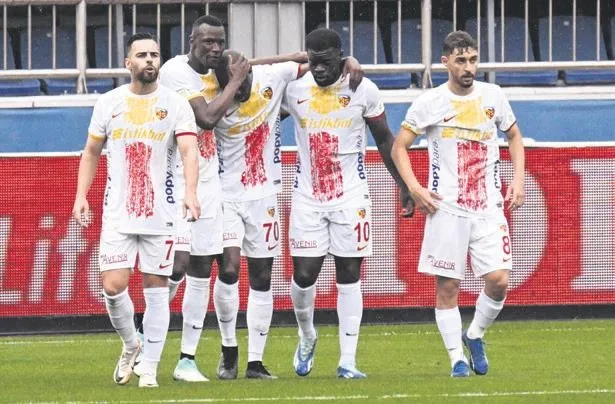 Geçen hafta Trabzonspor'a kaybeden Fenerbahçe, Adana Demir engelini aşmak istiyor-7