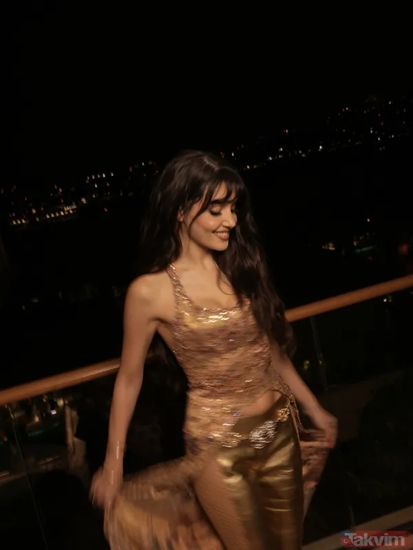 Hande Erçel’in Demet Akalın’a “Ben bile bu kadar rüküş olamam” dedirten tarzı sınıfta kaldı - 16