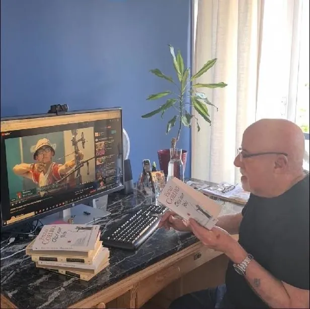 paulo-coelho-kimdir-kac-yasinda-kitabini-mete-gazoza-adayan-poulo-coelho-nereli-mete-gazoz-kimdir-1632478456615.jpg Okçu'nun Yolu kitabını Mete Gazoz'a adayan Poulo Coelho nereli? Paulo Coelho kitapları... Paulo Coelho kimdir, kaç yaşında?-3