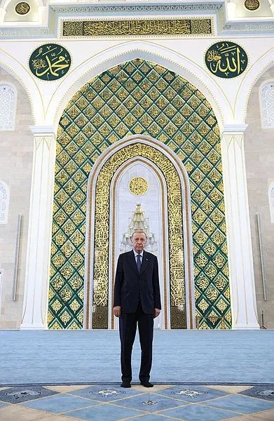 baskan-erdogan-gaziantep-sahinbeydeki-turkiyenin-en-buyuk-2-camisi-sahinbey-millet-camiisini-acti-1707061998763.jpeg Başkan Erdoğan Gaziantep Şahinbey'deki Türkiye'nin en büyük 2. camisi Şahinbey Millet Camiisi'ni açtı-6