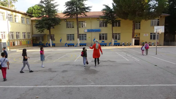 Yüz yüze eğitim başladı! Milyonlarca öğrenci heyecanla okullara koştu-5