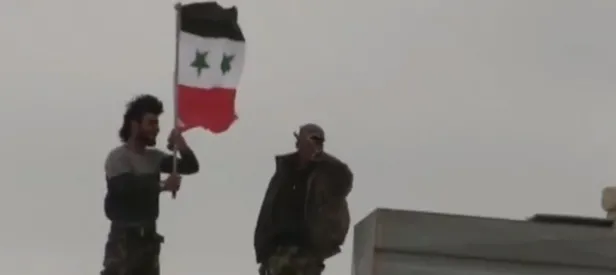 Terör örgütü PYD/PKK'dan Münbiç'te 'bayrak oyunu'