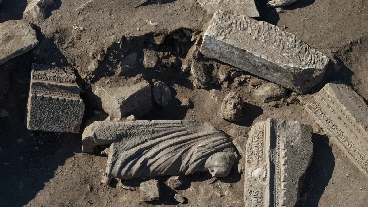 1.800 yıllık tarihe sahip! Aspendos'ta şifa heykeli bulundu