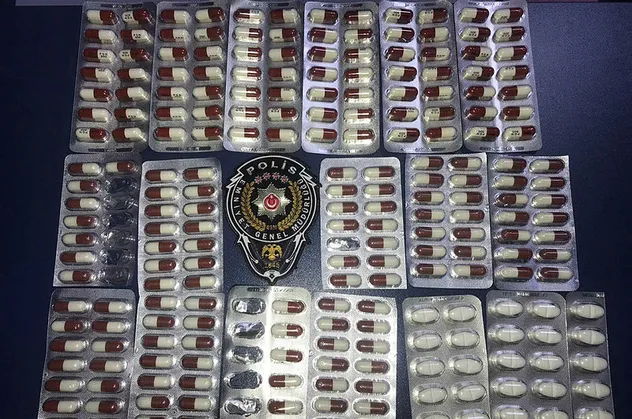 Kısıtlamayı ihlal eden kişinin üzerinden 210 adet uyuşturucu hap çıktı