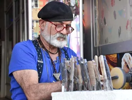 Sivas'ın 'Şirin Babası' 24 yıldır bıçak üretiyor! Yurt dışından bile sipariş geliyor...-1