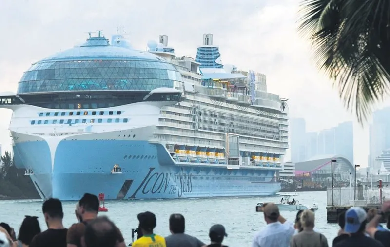 1706481073220.jpeg 900 günde inşa edilmişti! Dünyanın en büyük yolcu gemisi ‘Icon of the Seas’, ilk yolculuğuna başladı-2