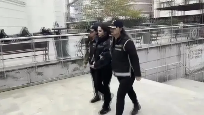 1702714444669.jpeg Fenomen Ece Ronay gözaltına alınmıştı! Soruşturmada Ayhan Bora Kaplan detayı! Telefonu incelemeye alındı-7