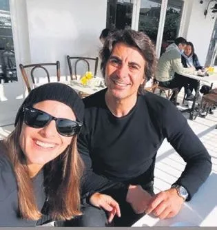 ibrahim-kutluay-eski-aski-edwina-sponzayi-cabuk-unuttu-berrak-tuzunatacla-sarmas-dolas-goruntulendi-herkes-ayni-seyi-sordu-1630357187748.jpeg İbrahim Kutluay eski aşkı Edwina Sponza'yı çabuk unuttu! Berrak Tüzünataç’la sarmaş dolaş görüntülendi herkes aynı şeyi sordu-2