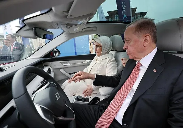 Başkan Erdoğan ile eşi Emine Erdoğan'ın Togg ile yaptığı ilk sürüşün araç içi görüntüleri ortaya çıktı: "Türk Sanat Musikisini nereden dinleyeceğiz?"-2