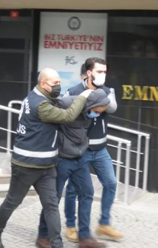 Metroda bıçak çeken saldırgan kodese postalandı! Pes dedirten savunma...