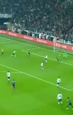 Sow'un röveşatası direkleri salladı!