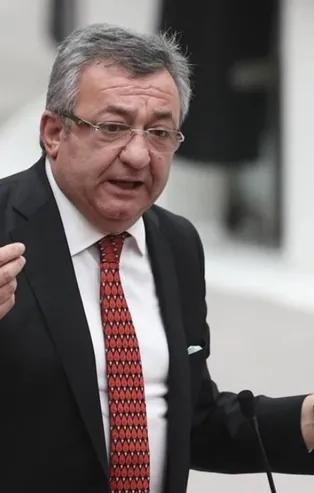 CHP'li Engin Altay'ın TBMM'deki bütçe görüşmelerinde telefon ile oyun oynaması büyük tepkiye neden oldu