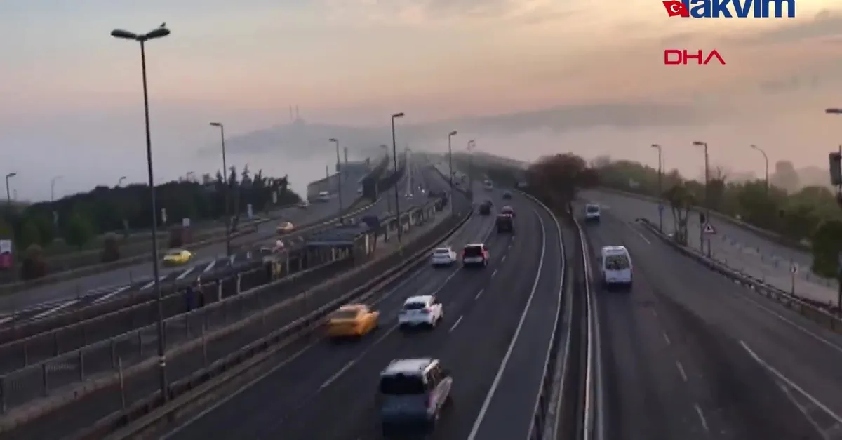Haliç'te sabah saatlerinde sis etkili oldu
