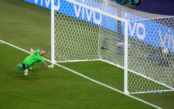 jose-mourinhonun-kalesi-transferi-sonrasi-gozler-ugurcan-cakira-cevrildi-wolves-istiyor-1625820427003.jpg Jose Mourinho'nun kaleci transferi sonrası gözler Uğurcan Çakır'a çevrildi! Wolves istiyor-2