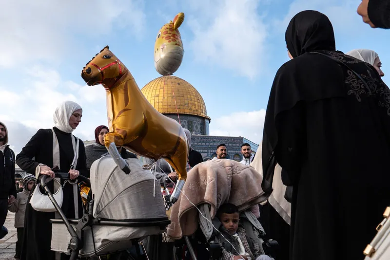 Mescid-i Aksa'da 120 bin kişi bayram namazı kıldı (AA)