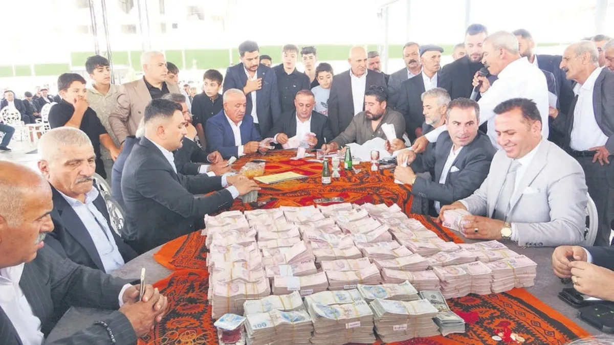 Van’da aşiret düğününde damada 7.5 milyon TL, geline 1.5 kilo altın takıldı