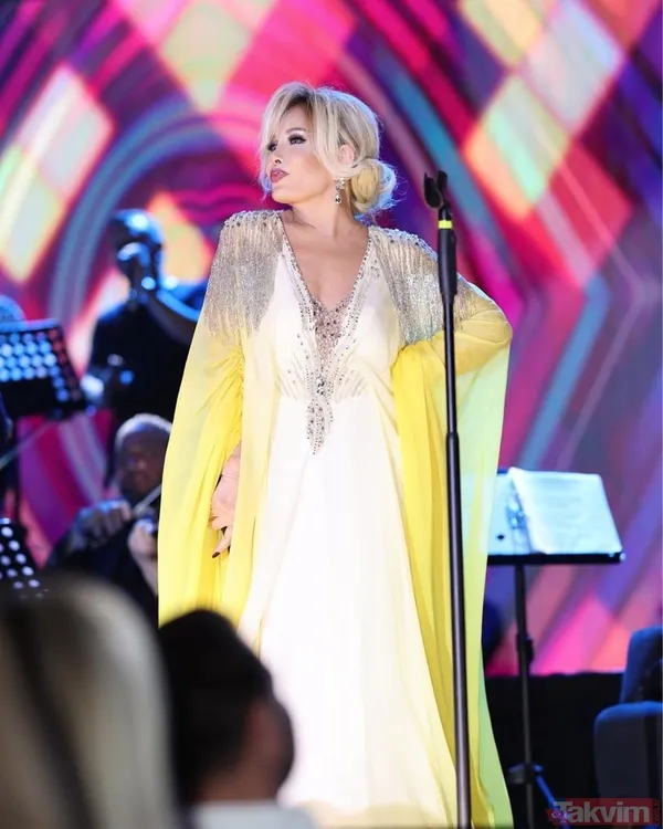 Film teklifi oluyor hayatımla ilgili ama nerelere varacağız bilemiyorum. Farklı ve değişik şeyler yapacağız gibi geliyor bana"