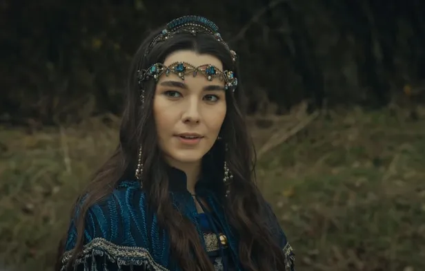 kurulus-osmanda-husrani-korukleyecek-ayrilik-osman-beyin-sadik-alpinin-macerasi-bitiyor-1642436911342.jpg Osman Bey'in sadık alpinin macerası bitiyor! Kuruluş Osman'da yürekleri dağlayacak veda!-5