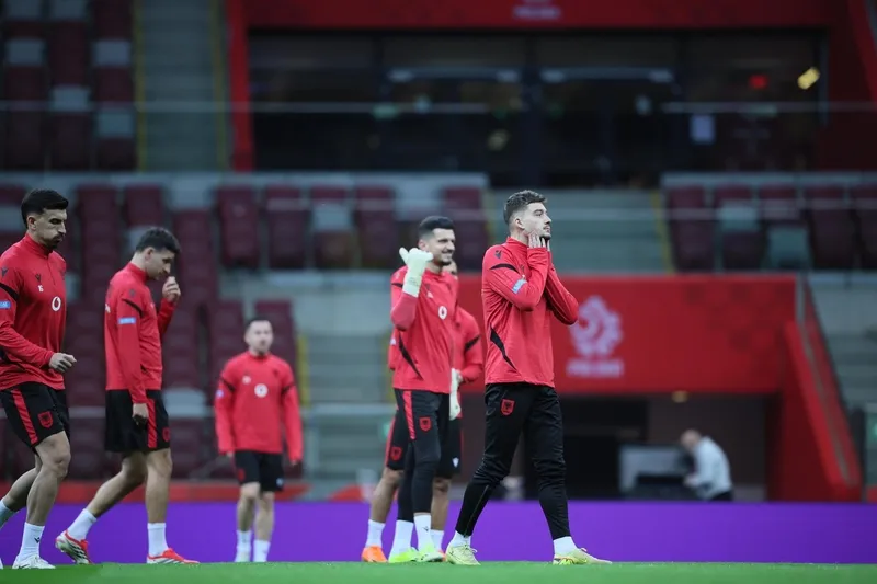 trabzonsporda-ernest-muci-endisesi-arnavutlukta-sakatlandi-1774852127957.jpeg Trabzonspor'da Ernest Muçi endişesi! Arnavutluk'ta sakatlandı-3