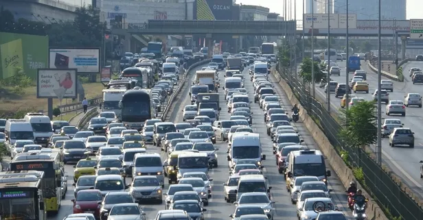 Kurban Bayramı tatili dönüşü İstanbul'da trafik eski günlerine döndü! Yoğunluk havadan görüntülendi