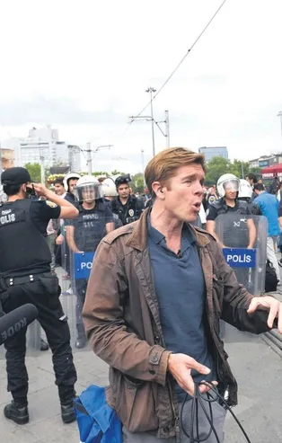 Gezi provokatörü CNN muhabiri Ivan Watson Hong Kong'da