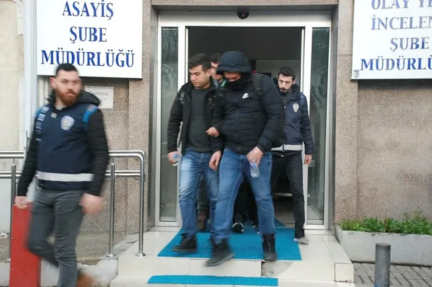Son dakika: İzmir merkezli FETÖ operasyonunda 60 şüpheli adliyeye sevk edildi