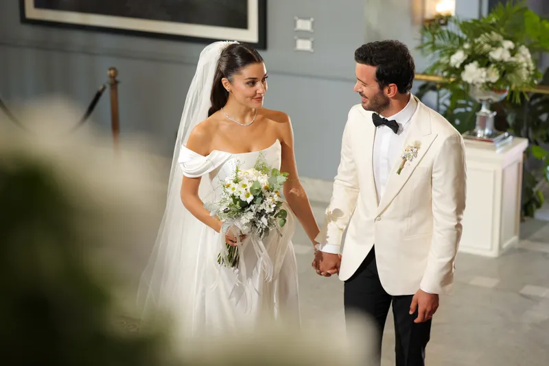 rusyada-hande-ruzgari-esti-sinemanin-en-guzel-kadinlari-aciklandi-ask-ve-gozyasinin-meyrasi-zarafetiyle-listen-1758441299030.jpg