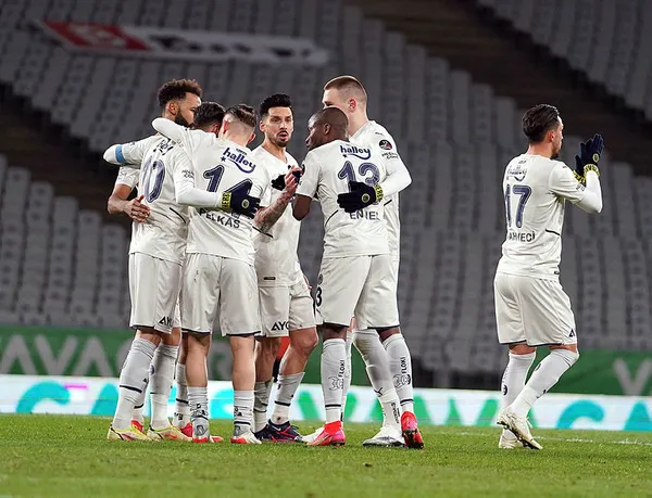 1649405518054.jpg Fenerbahçe 5 yıl sonra bir ilk peşinde! Galatasaray derbisi için geri sayım başladı-2