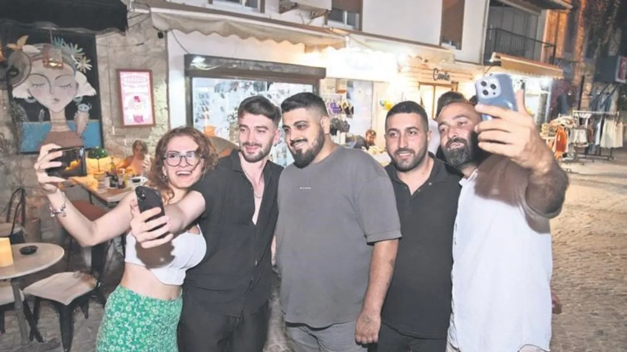 Ağır siklet boksörü Gürkan Karadağ’a Çeşme’de yoğun ilgi!
