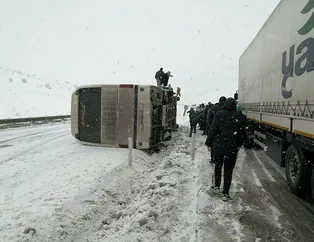 Taraftarı taşıyan otobüs devrildi