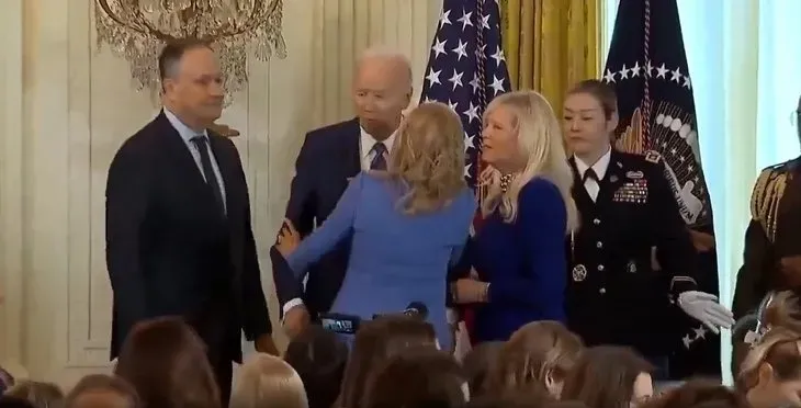 yaptigi-gaflarla-gundemden-dusmeyen-abd-baskani-joe-bidendan-yeni-bomba-bu-sefer-de-esini-karistirdi-1721404040607.jpeg Yaptığı gaflarla gündemden düşmeyen ABD Başkanı Joe Biden'dan yeni bomba: Bu sefer de eşini karıştırdı-4