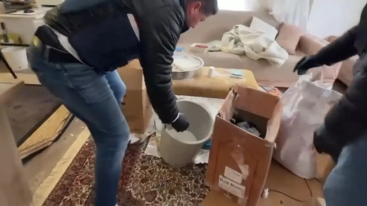 Silivri'de jandarma operasyonu: 1,4 milyon uyuşturucu hap ve 80 kg ham madde ele geçirildi, 5 gözaltı