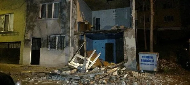 Bursa’da lodos bir evin duvarını yıktı