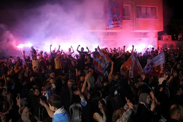 trabzonspor-teknik-direktoru-abdullah-avci-ve-baskani-ahmet-agaoglu-ortak-basin-toplantisi-duzenledi-1651368341721.jpeg Trabzonspor Teknik Direktörü Abdullah Avcı ve Başkanı Ahmet Ağaoğlu ortak basın toplantısı düzenledi-10