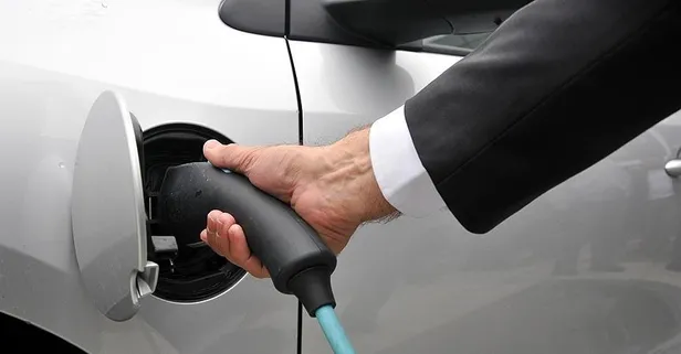 Ticaret Bakanı Ömer Bolat açıkladı: Türkiye ile Birleşik Krallık arasında elektrikli araçlar için sağlanan menşe kolaylığında süre uzatıldı