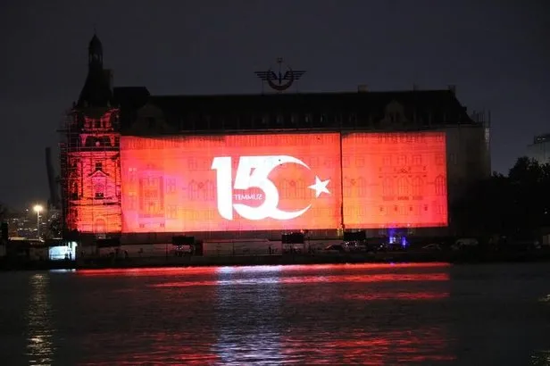 Cumhurbaşkanlığı'ndan mapping gösterisi! 15 Temmuz şehit ve gazileri anısına...-1