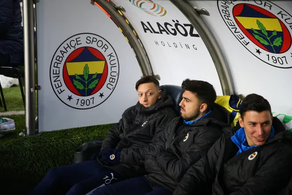 fenerbahceden-ozan-tufan-acun-ilicalinin-takimina-gidiyor-iste-detaylar-1654848166304.jpg Fenerbahçe'den Ozan Tufan Acun Ilıcalı'nın takımına gidiyor! İşte detaylar...-4