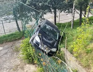 Akılalmaz kaza! Pedalları karıştırdı aşağıya uçtu