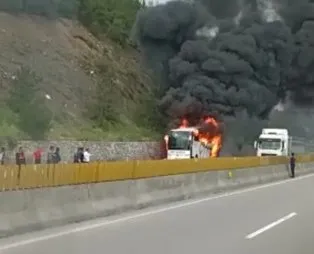 Adana'da otoyolda seyir halindeki otobüste yangın çıktı Yolcular tahliye edildi