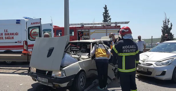 Kocaeli'de feci kaza! Hurdaya dönen araçtan itfaiye çıkarttı