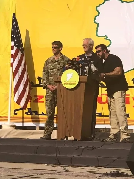 YPG'lilerden ABD bayrağı altında saksafonlu kutlama-4