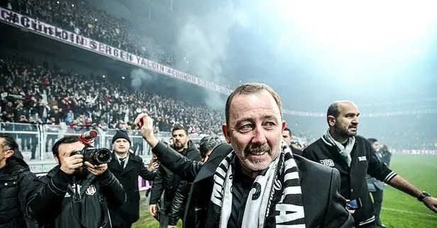 Beşiktaş, Sergen Yalçın için Vodafone Park'ta imza töreni düzenledi